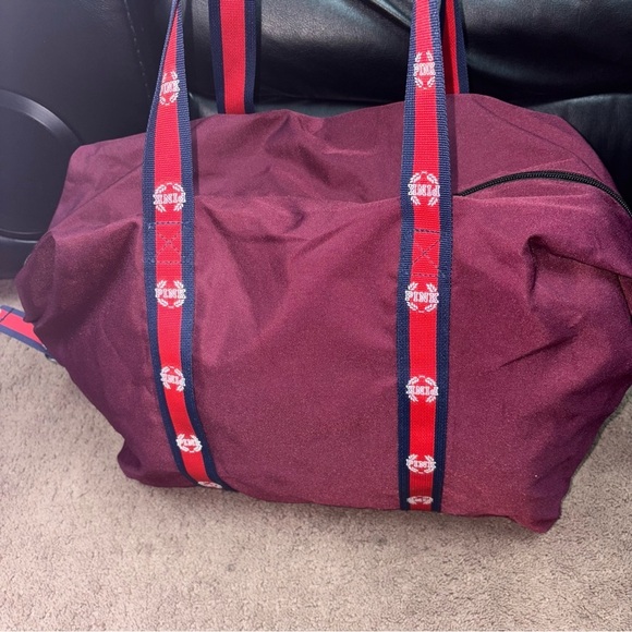 VICTORIAS SECRET PINK DUFFLE BAG 2017 - Picture 10 of 10